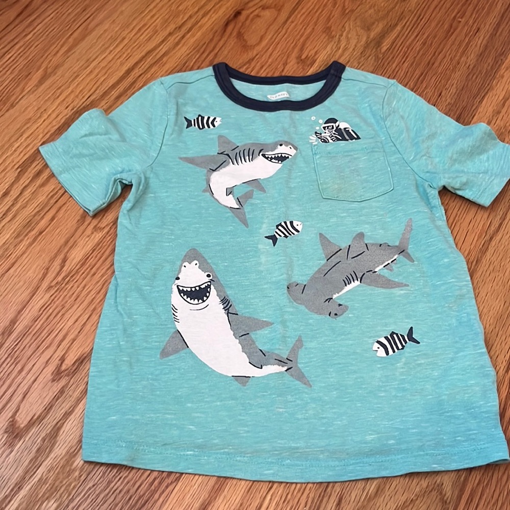 5 T-shirts